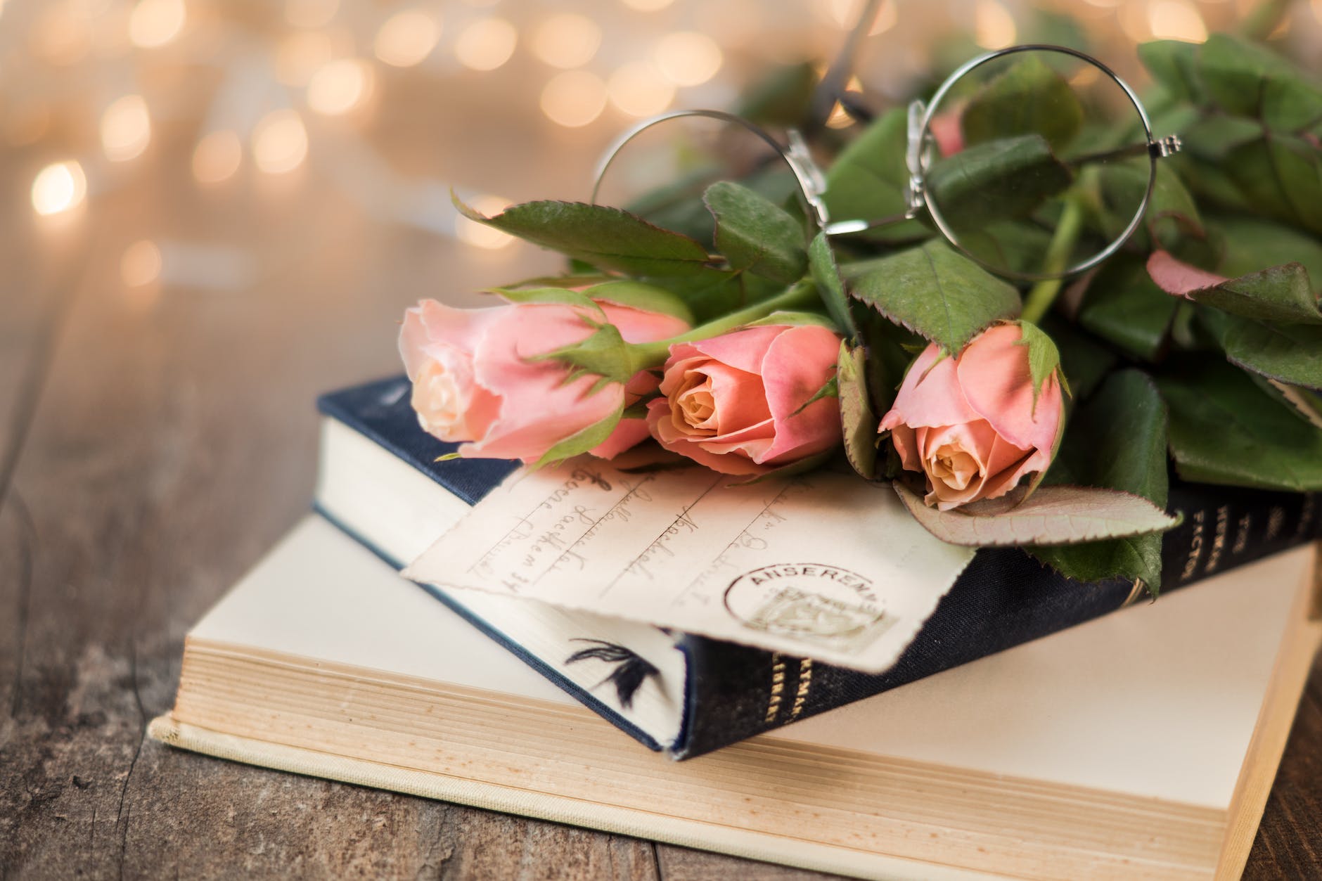 Why Are Romance Novels So Popular 5 Interesting Reasons The Reading Life